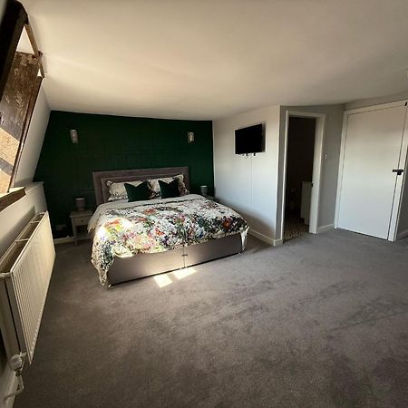 Hotel The White Hart Atworth Esterno foto
