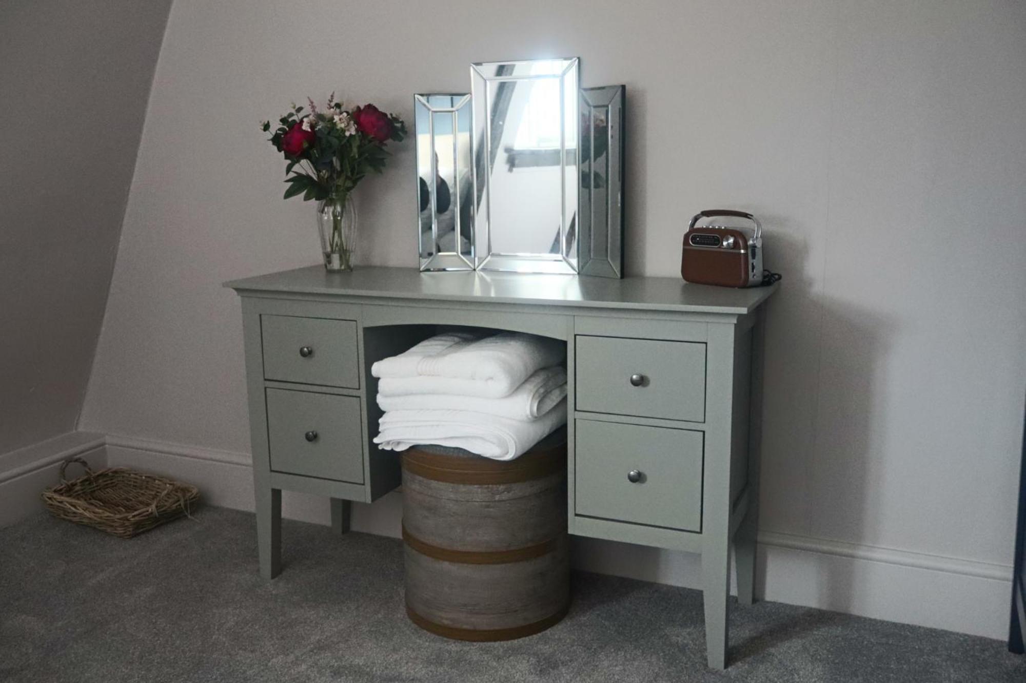 Hotel The White Hart Atworth Esterno foto