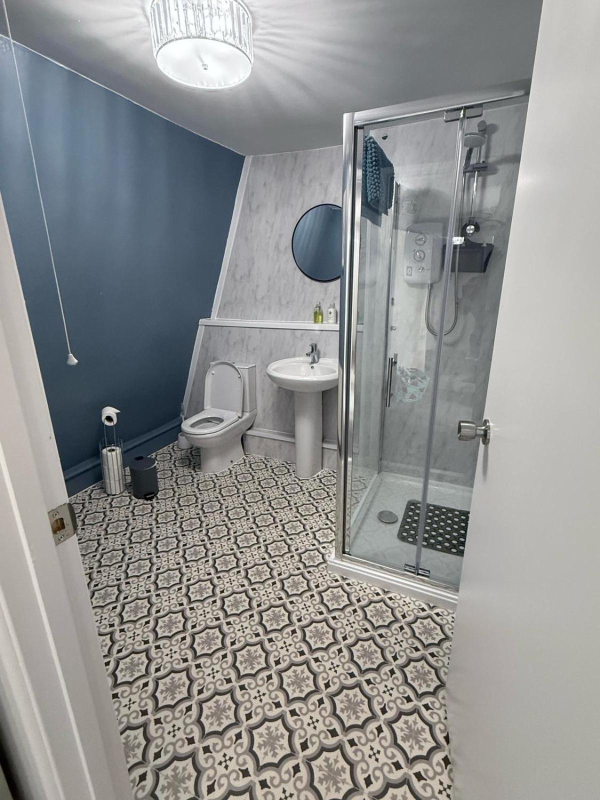 Hotel The White Hart Atworth Esterno foto