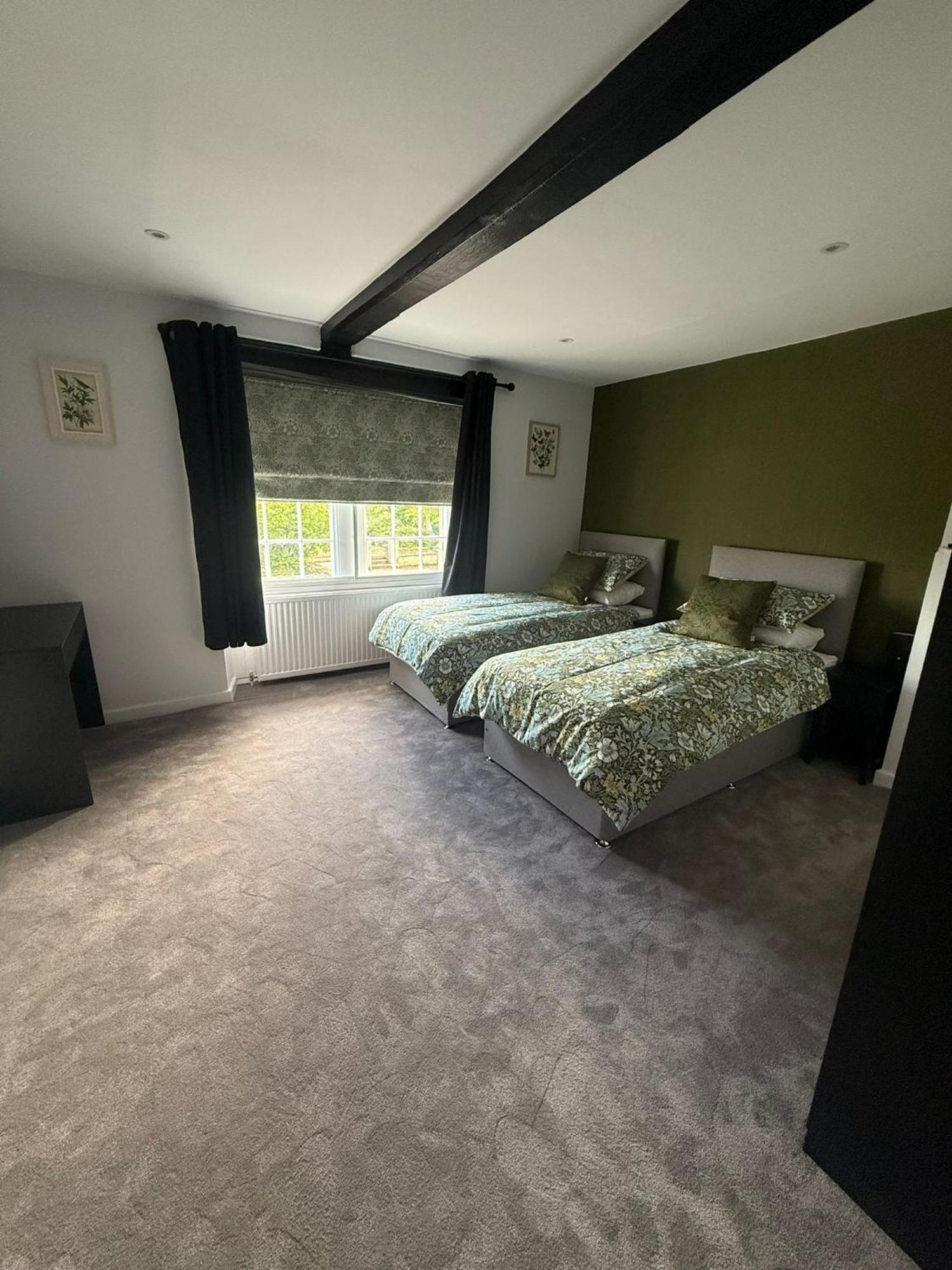 Hotel The White Hart Atworth Esterno foto